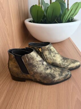 Giuseppe Zanotti Metallic Gold Leather Ankle Boots Size 35 – New Without Tags